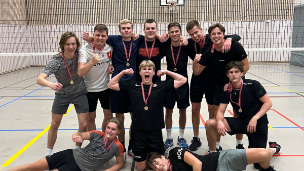 Elevene fra Asker vgs hadde god grunn til å være fornøyde etter regionsmesterskapet i volleyball