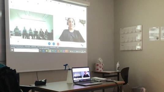 Tysk III-elevene fikk foredrag og muklighet til å stille spørsmål på Skype.
