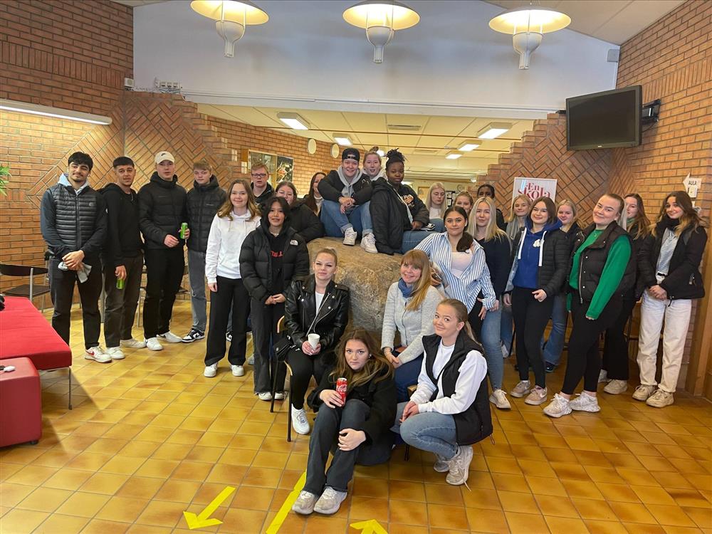 Elever besøker Wasaskolan - Klikk for stort bilde