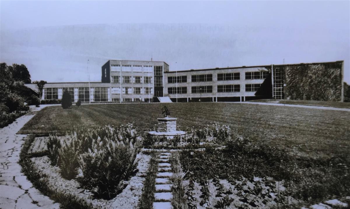 Valler gymnas-Historisk bilde - Klikk for stort bilde