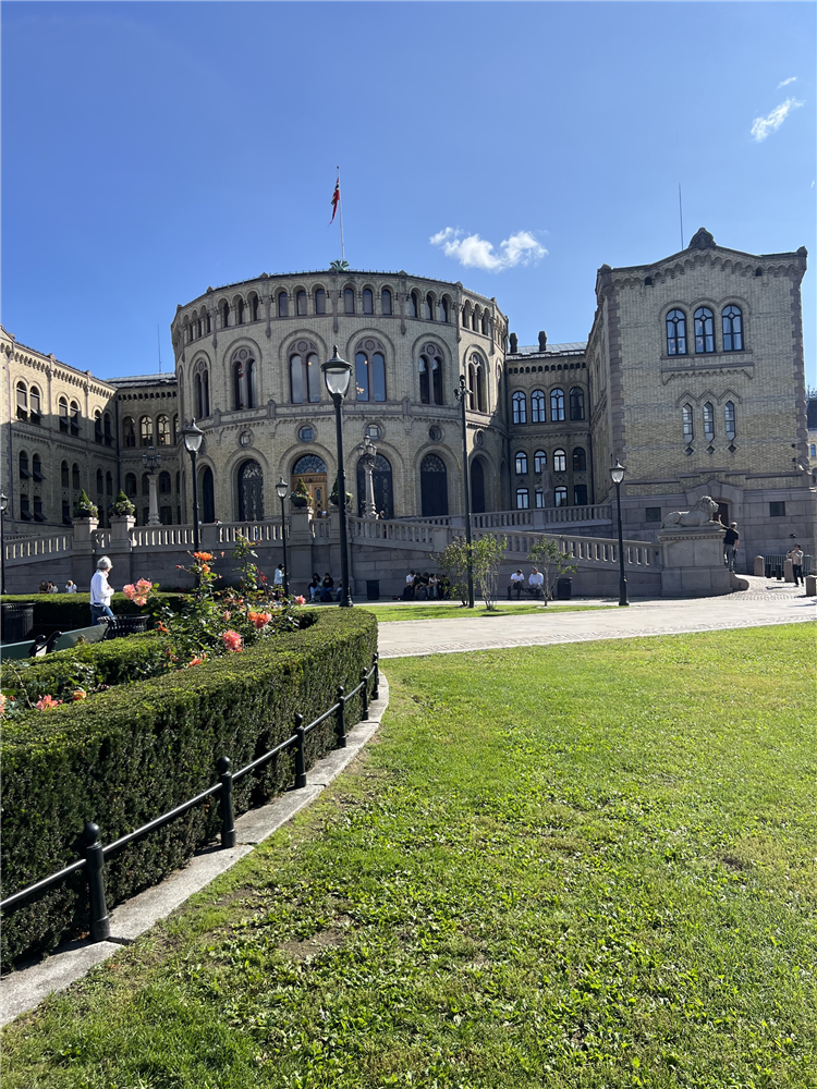 Stortinget i Oslo - Klikk for stort bilde