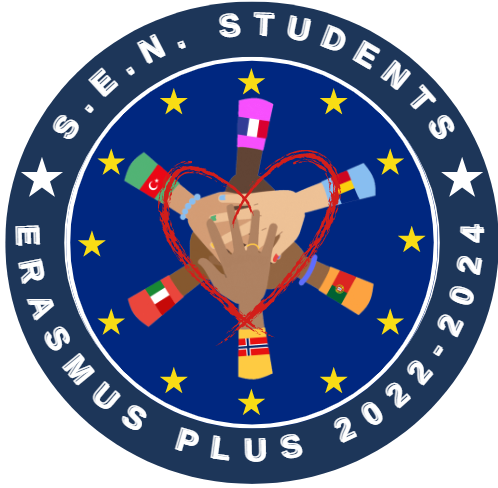 Blå sirkel med tegning av 6 hender som holder sammen. Ordene S.E.N. students Erasmus pluss 2022 2024 står rundt kanten - Klikk for stort bilde