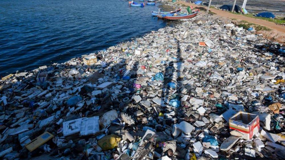 Bilder av plastsøppel i vann - Klikk for stort bilde