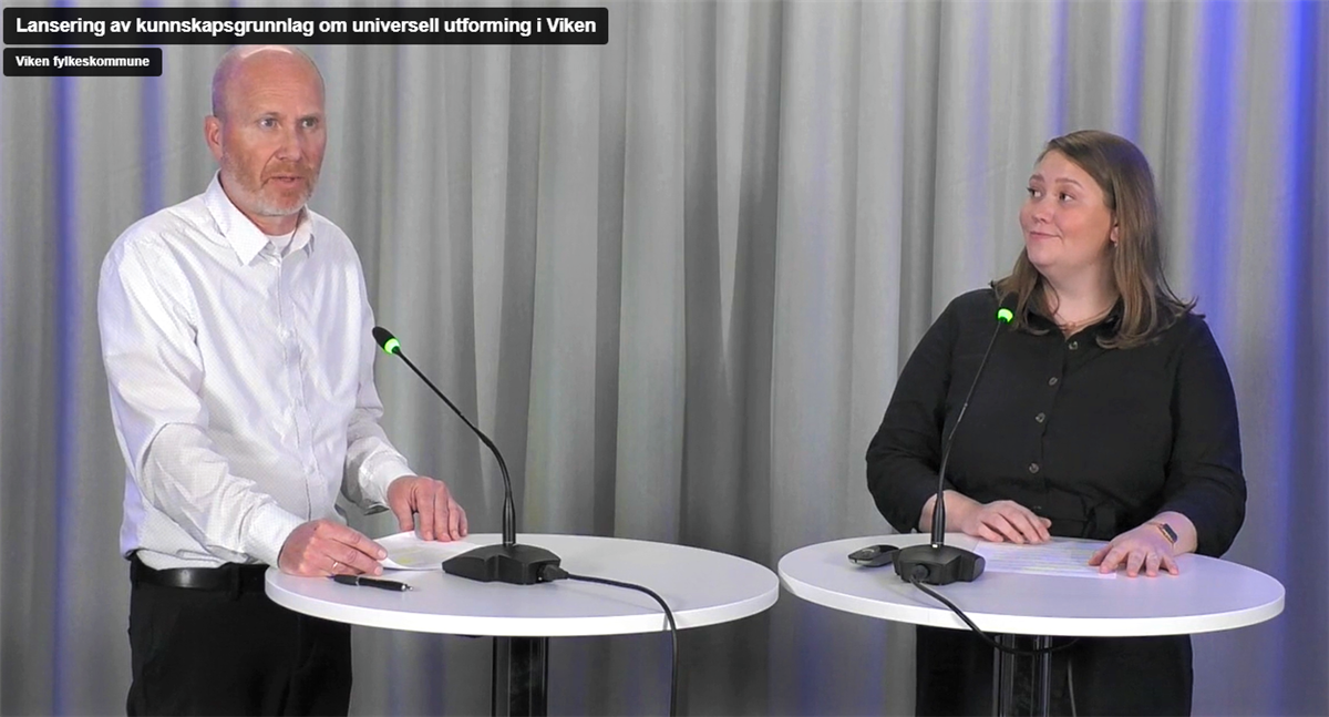Espen Nedland Hansen og Annette Lindahl Raakil på podiet  under den digitale lanseringen av rapporten om universell utforming. - Klikk for stort bilde