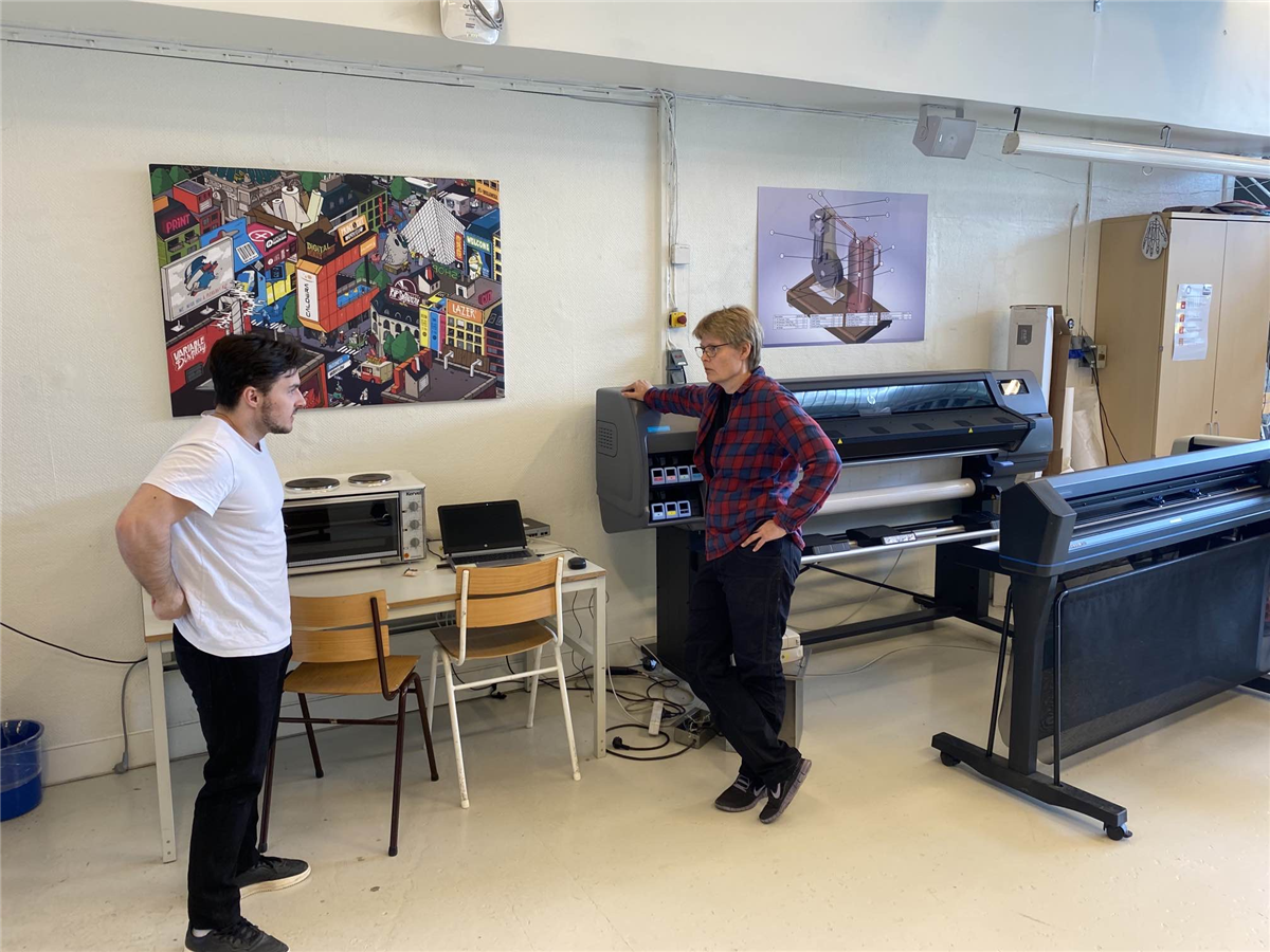 Vika vgs besøker skolens Makerspace - Klikk for stort bilde